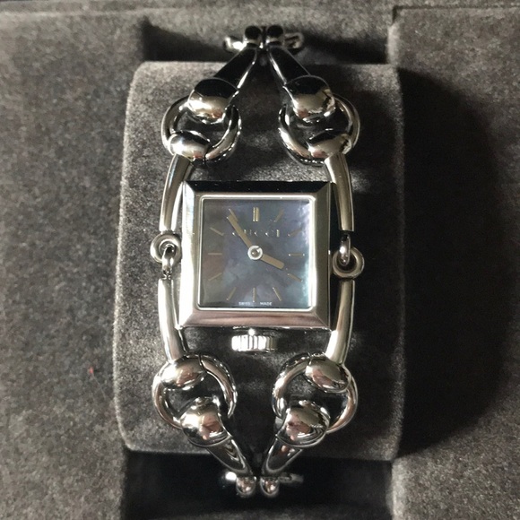 GUCCI Signoria Ladies Mother of Pearl Watch - Picture 1 of 9